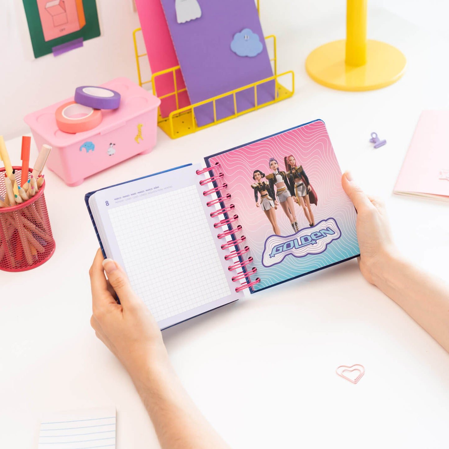 Agenda Escolar 2026/2027 K-Pop Demon Hunters Día Página 11 Meses
