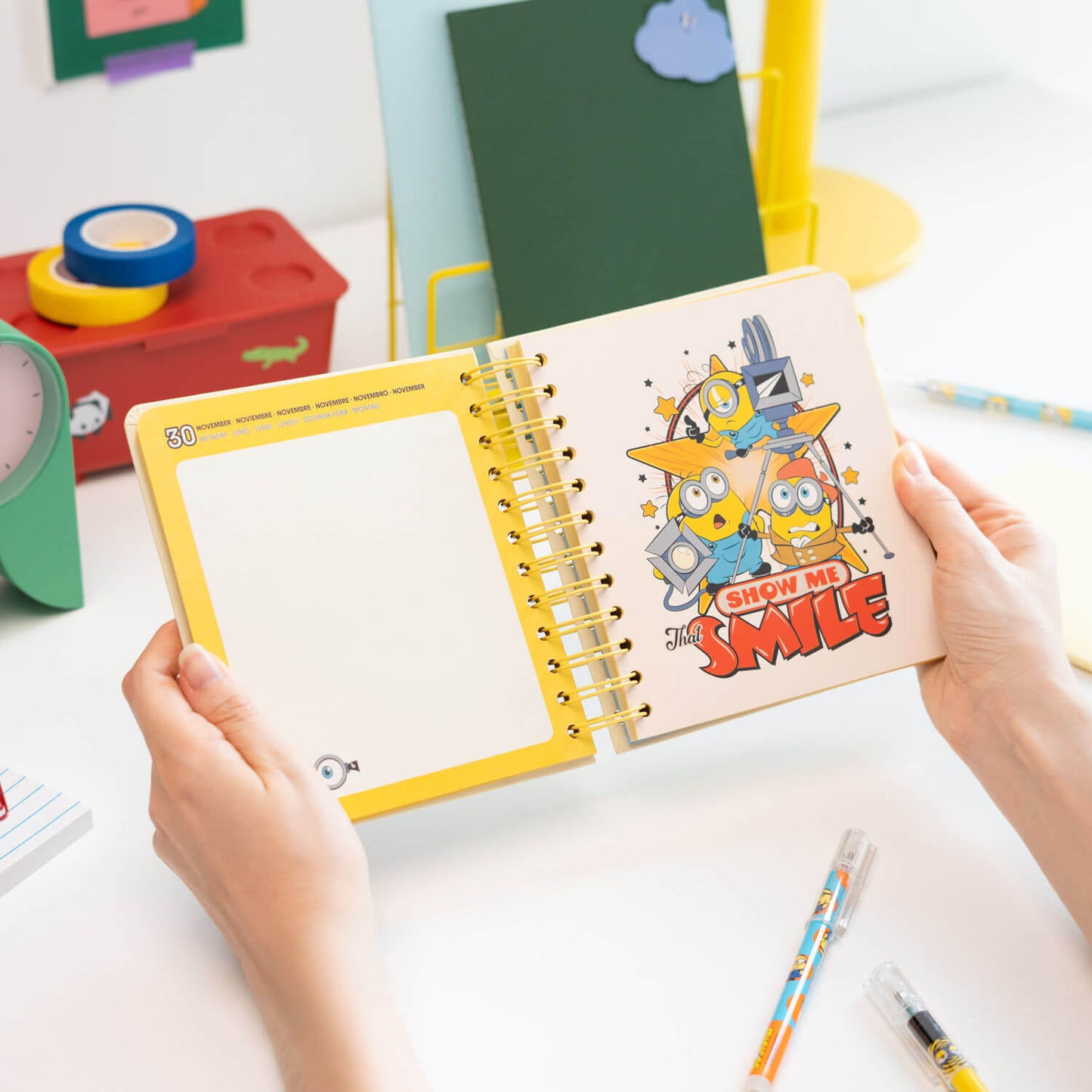 Agenda Escolar 2026/2027 Minions Día Página 11 Meses
