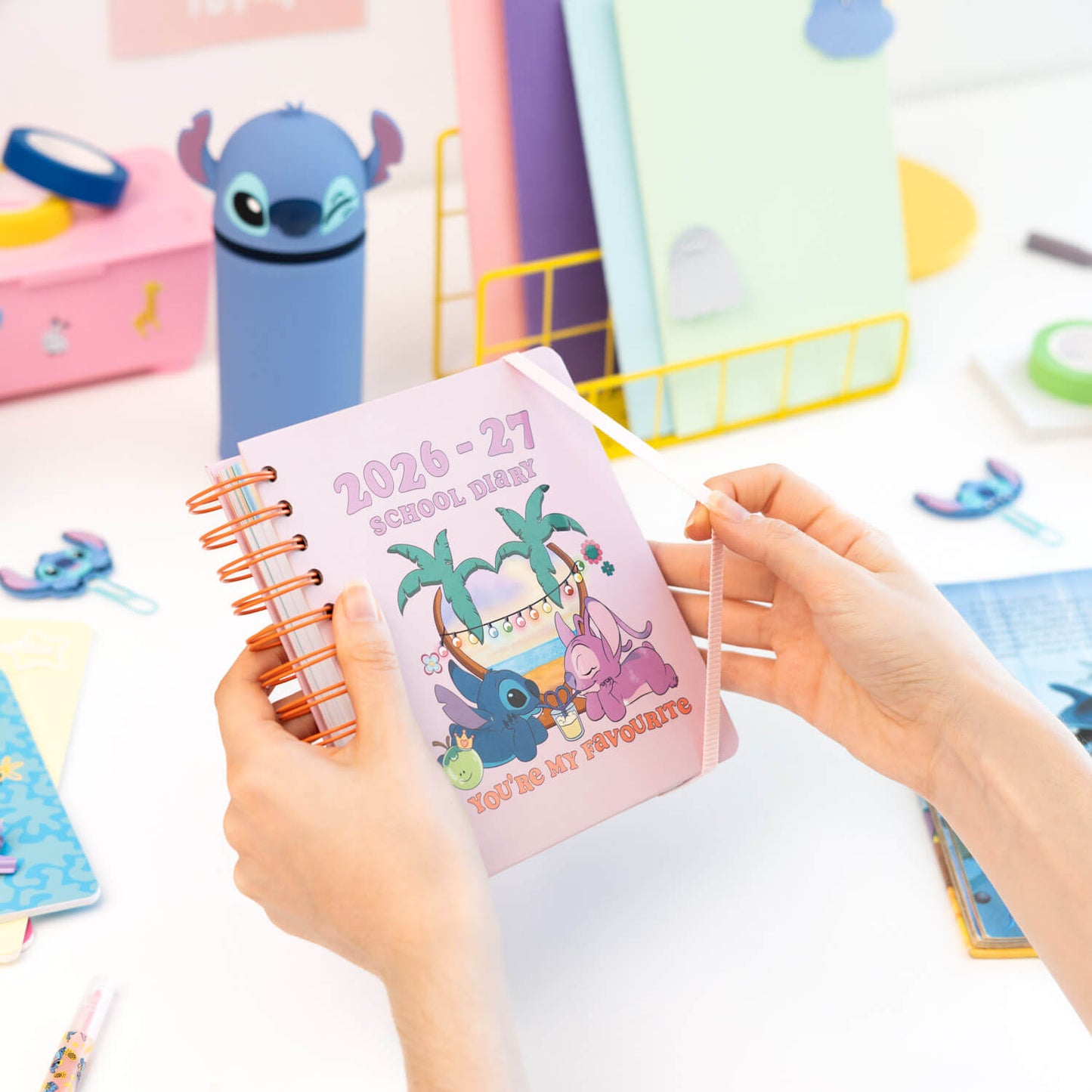 Agenda Escolar 2026/2027 Stitch Y Ángel Disney Día Página 11 Meses