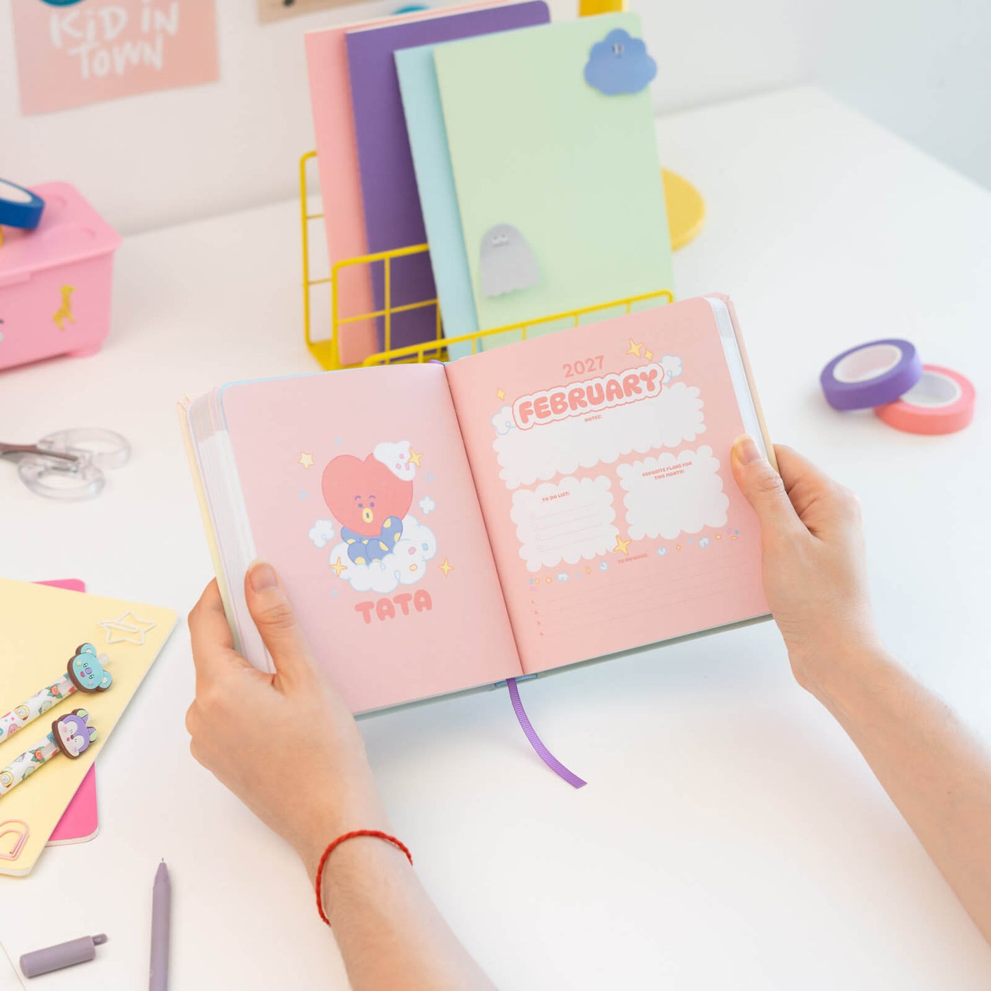 Agenda Escolar 2026/2027 BT21 Día Página 11 Meses