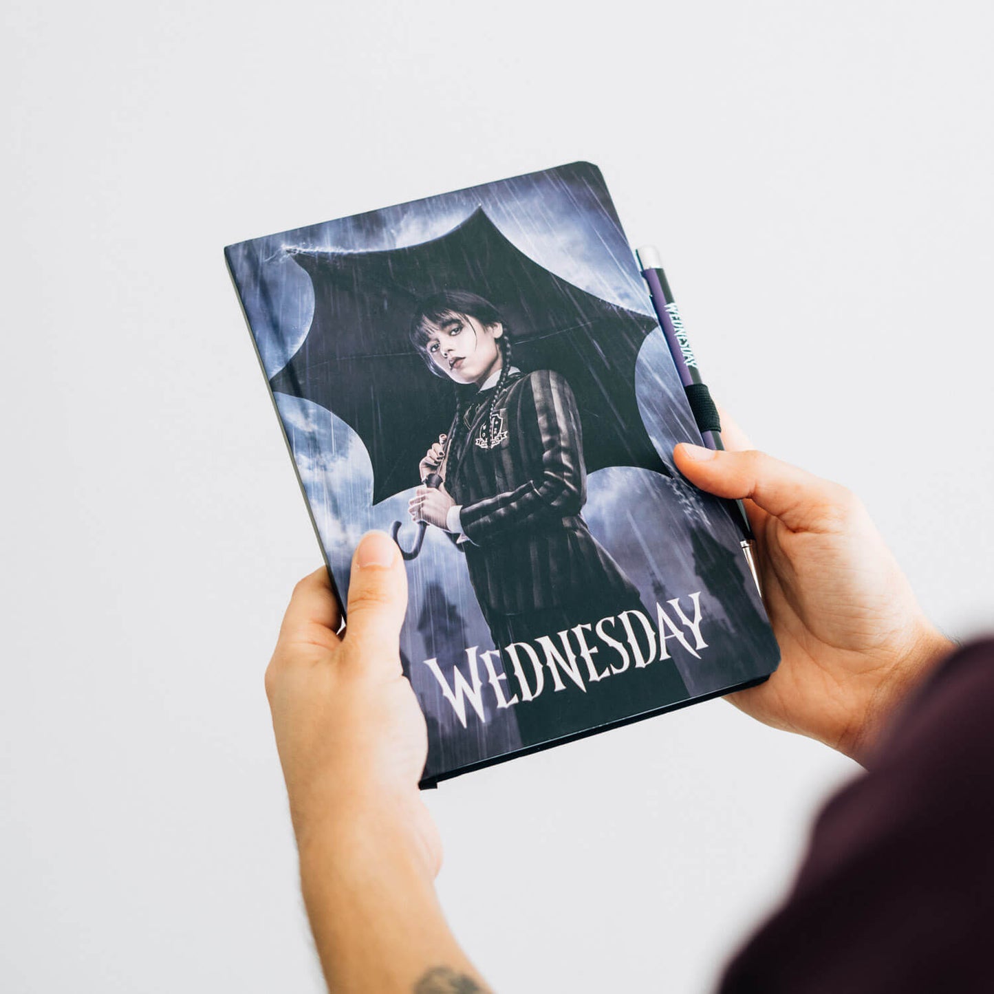 Cuaderno Wednesday Con Bolígrafo Proyector