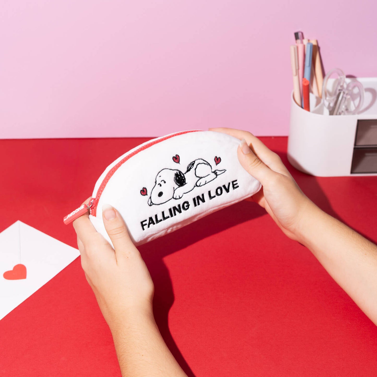 Estuche Felpa Snoopy Love Season