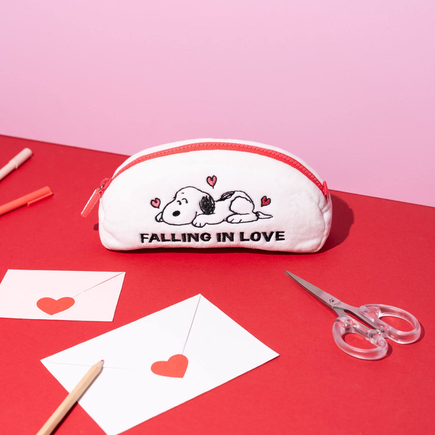 Estuche Felpa Snoopy Love Season