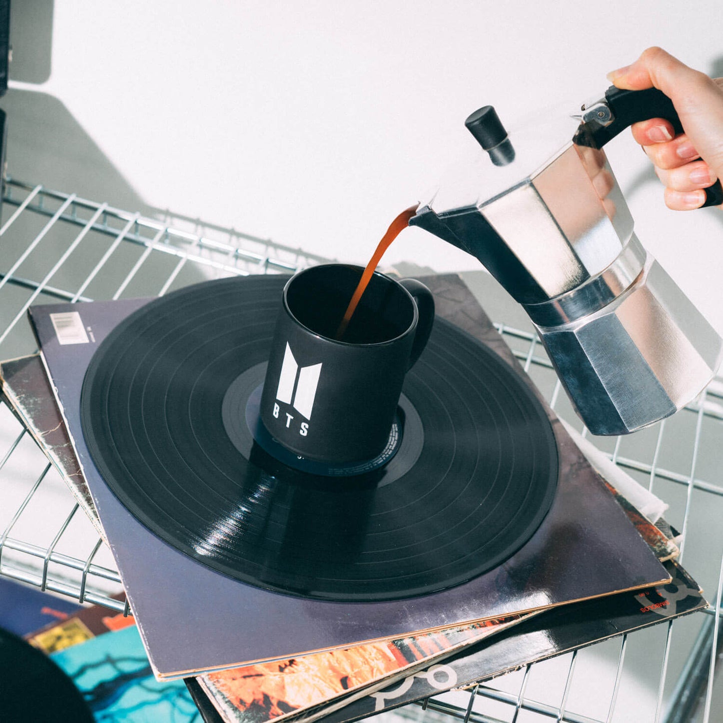 Taza BTS Logo