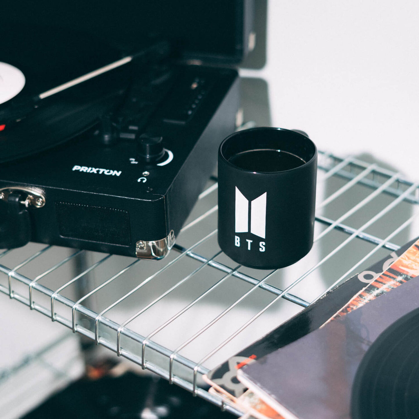 Taza BTS Logo