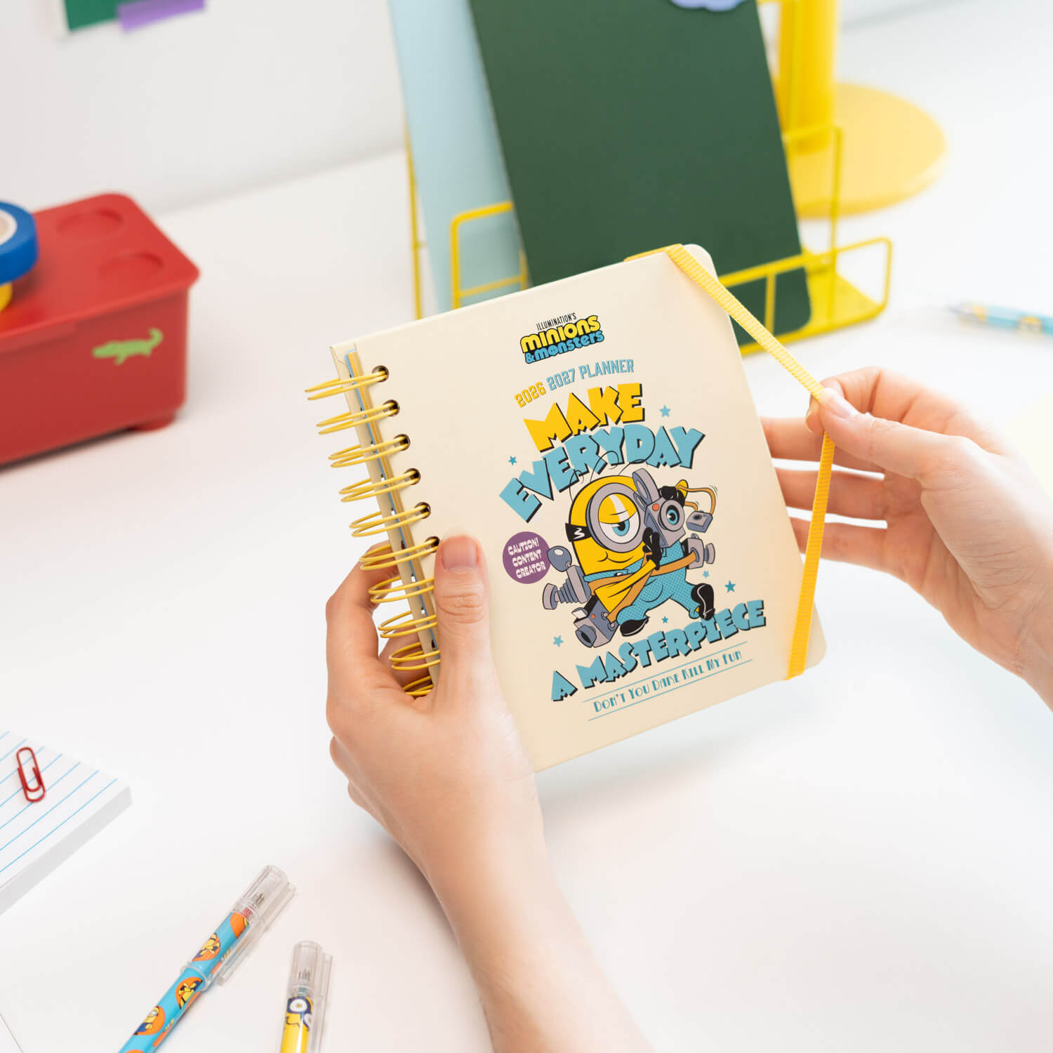 Agenda Escolar 2026/2027 Minions Día Página 11 Meses