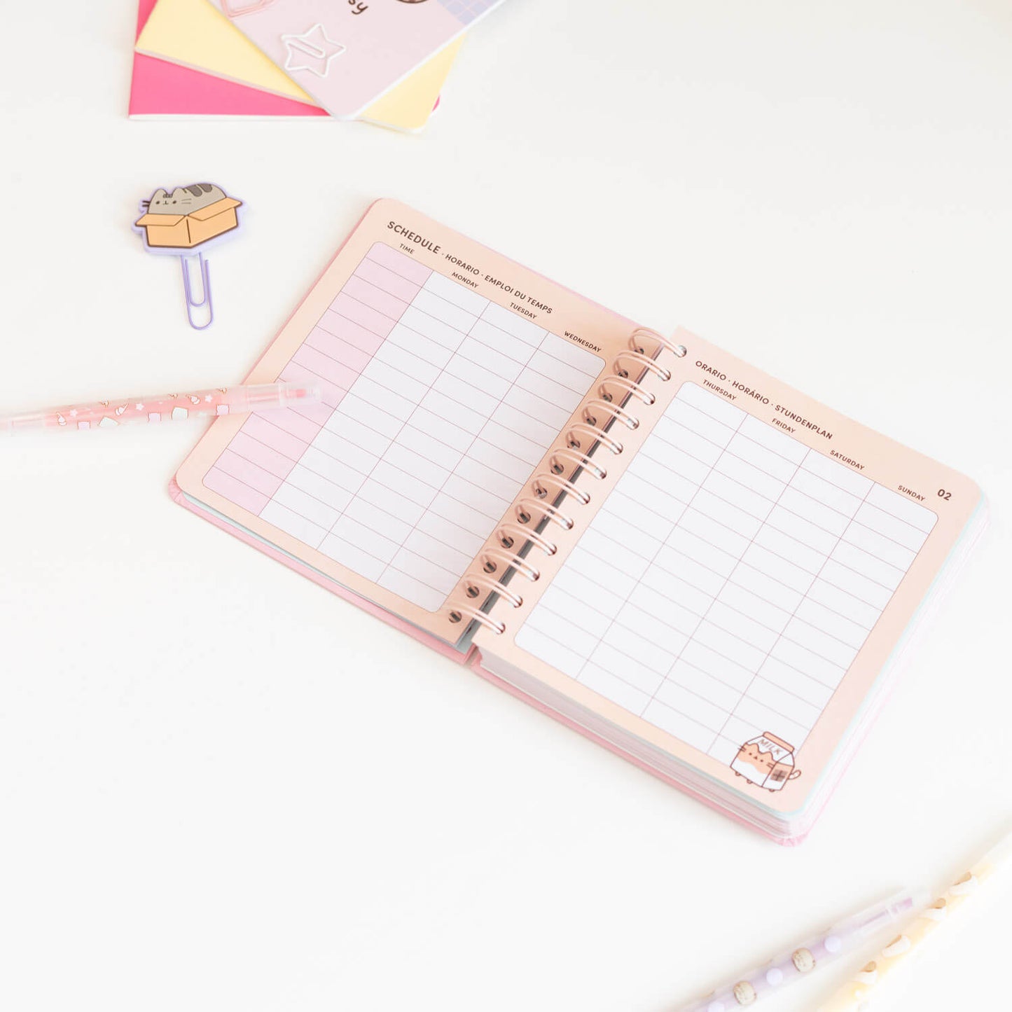 Agenda Escolar 2026/2027 Pusheen Día Página 11 Meses