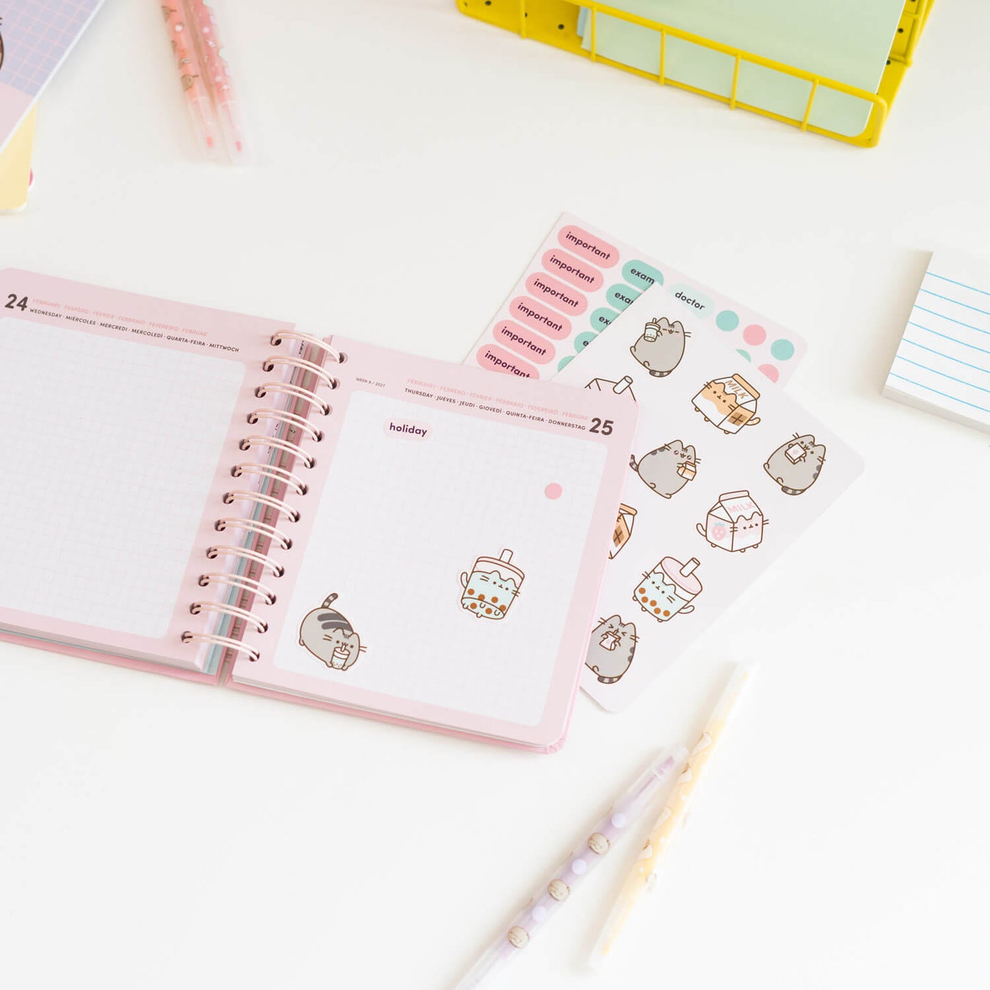 Agenda Escolar 2026/2027 Pusheen Día Página 11 Meses