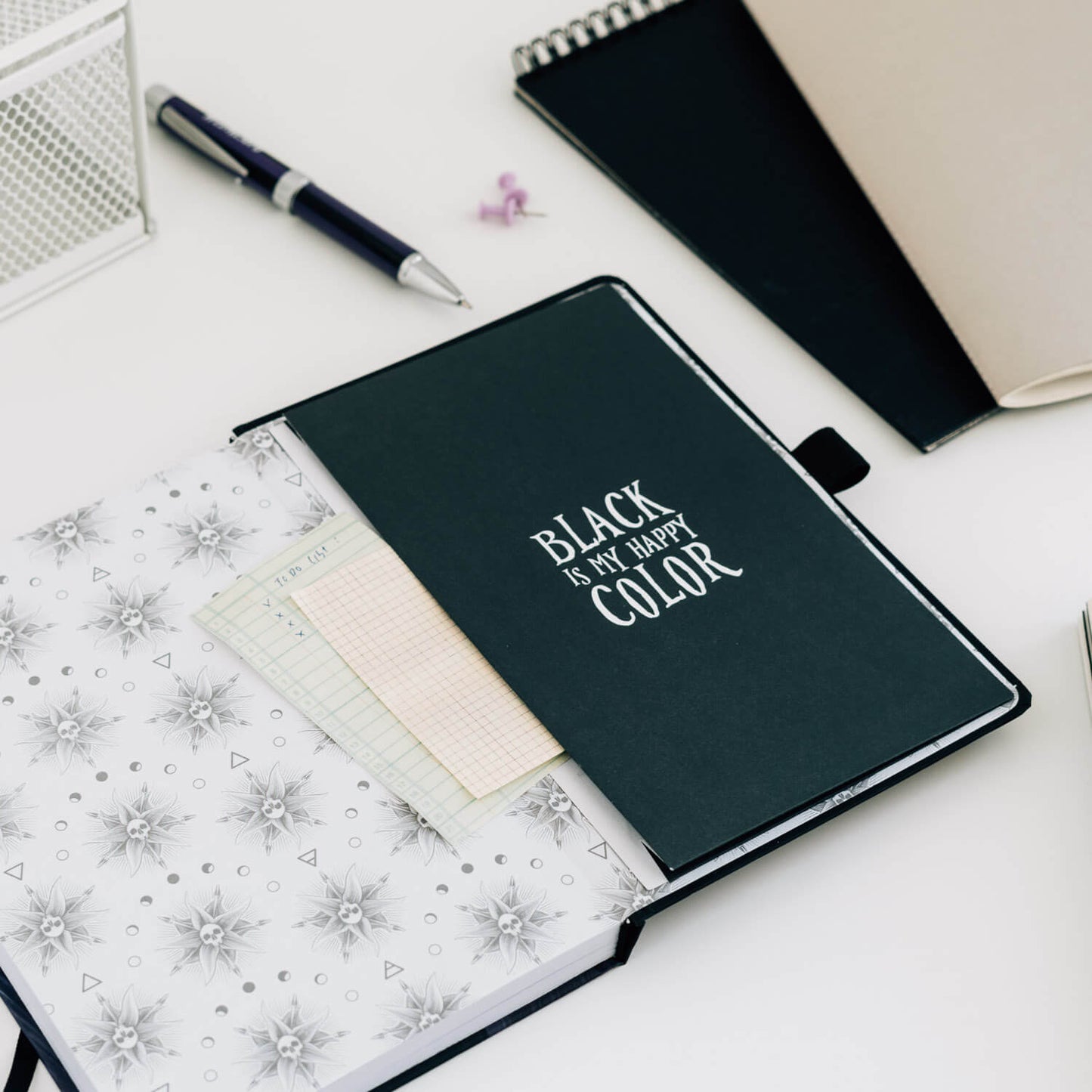 Cuaderno Wednesday Con Bolígrafo Proyector