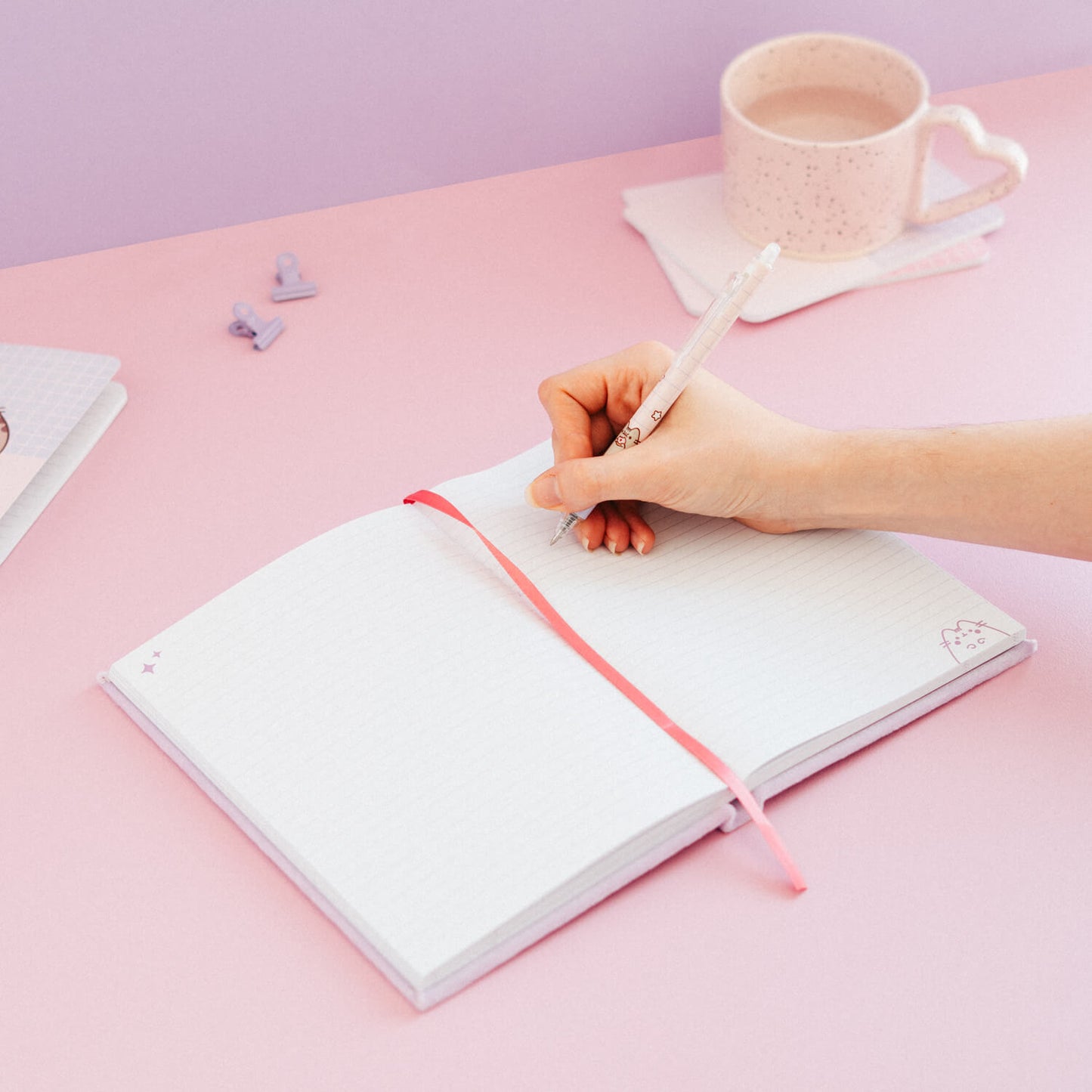 Cuaderno Felpa Pusheen Moments