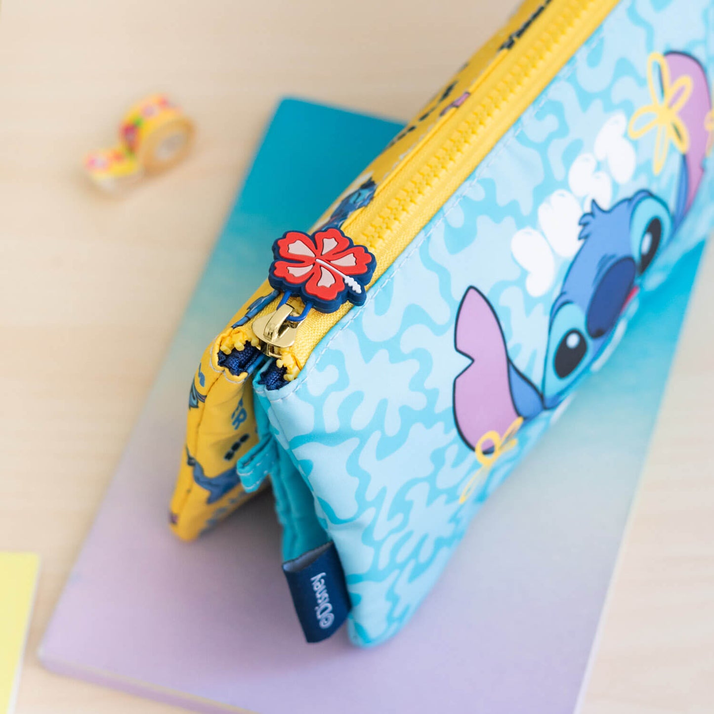 Estuche Triple Stitch Tropical Disney