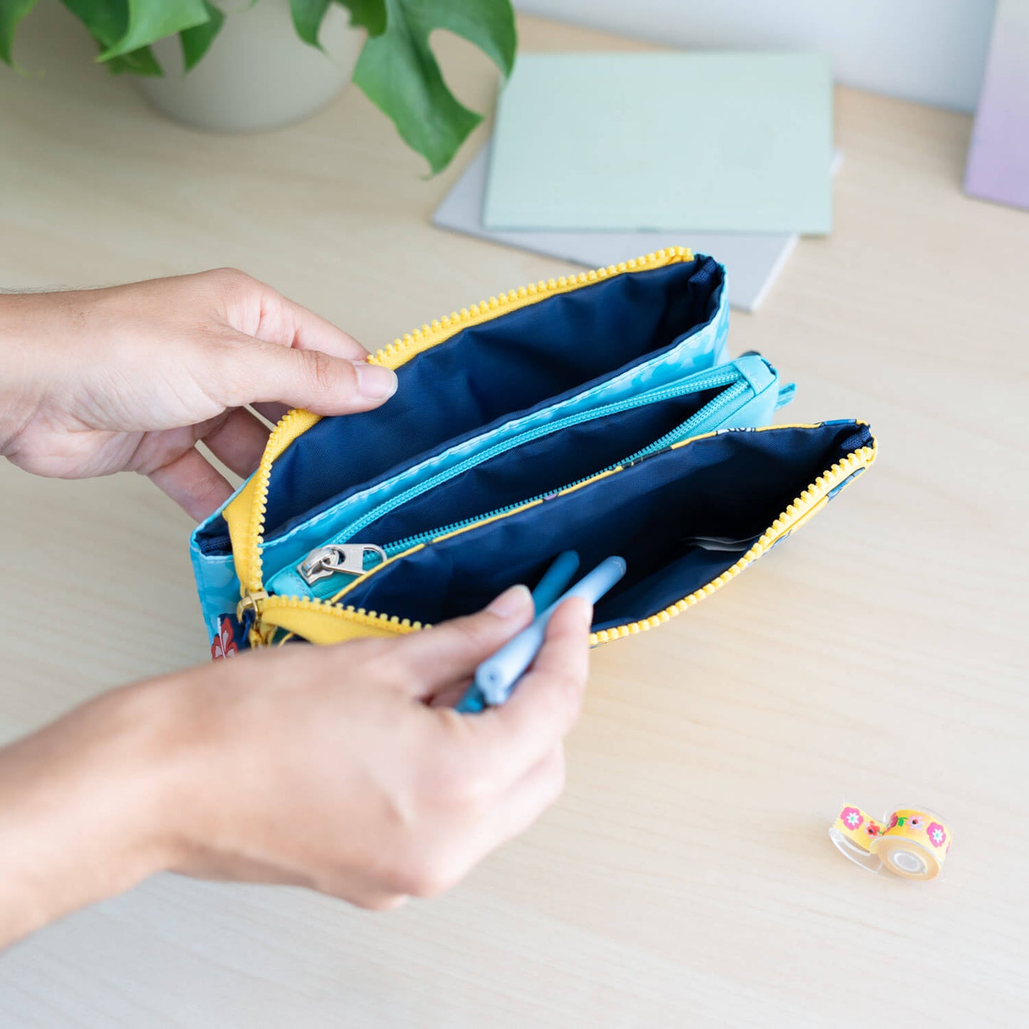 Estuche Triple Stitch Tropical Disney
