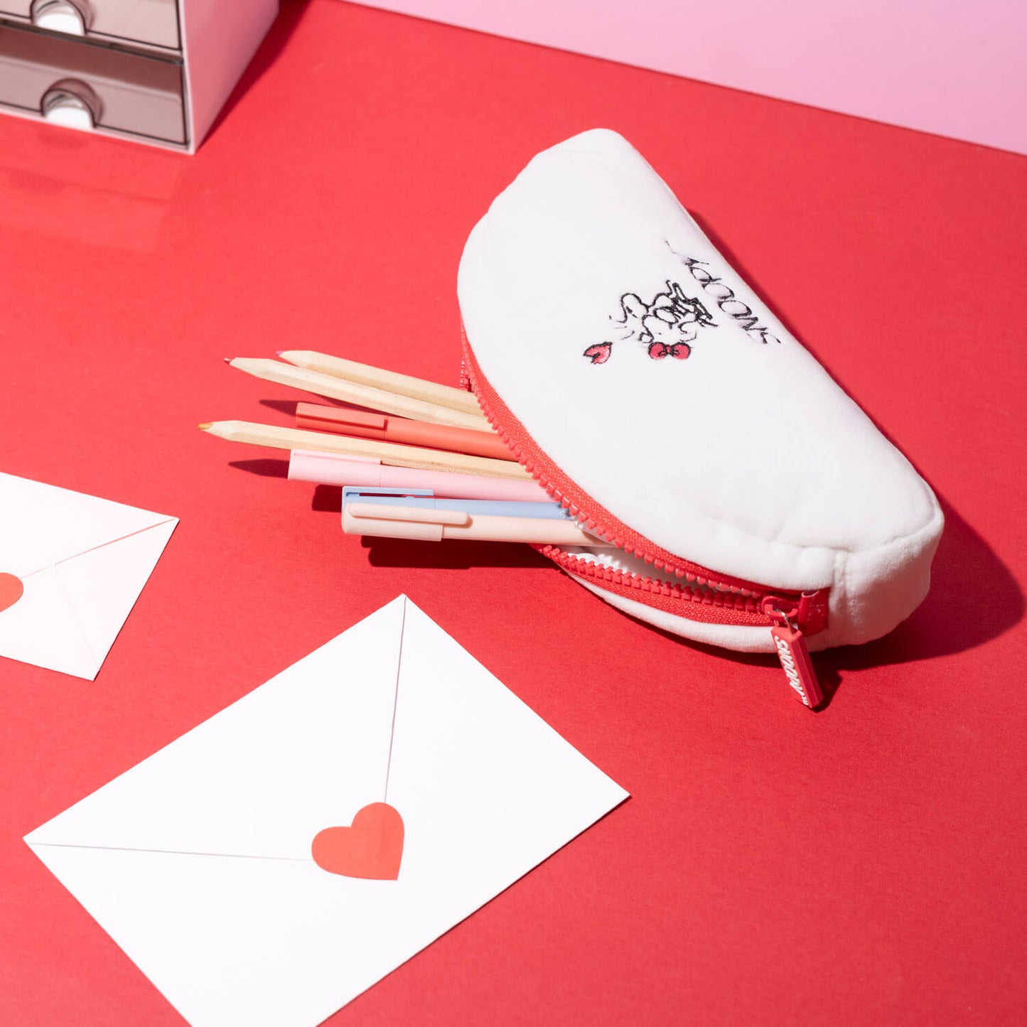 Estuche Felpa Snoopy Love Season