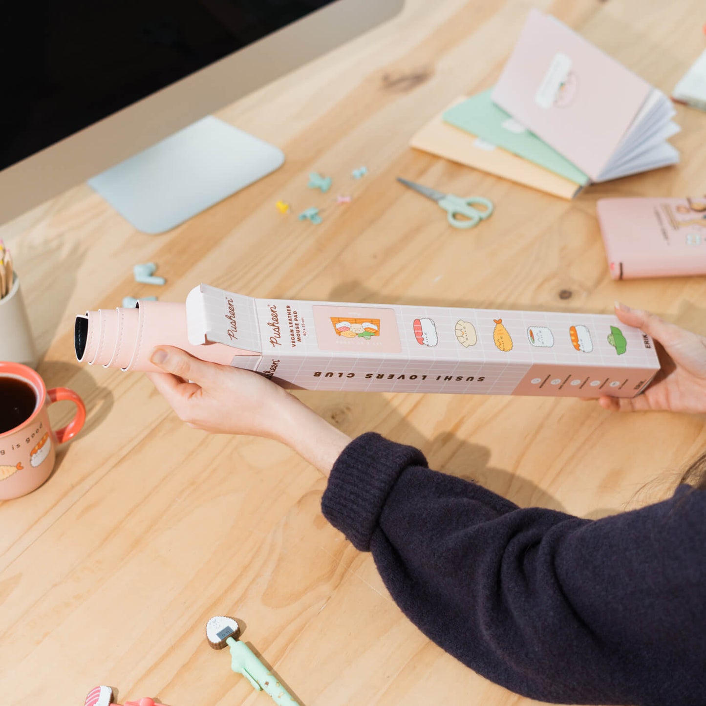 Alfombrilla Escritorio Pusheen Sushi Roll