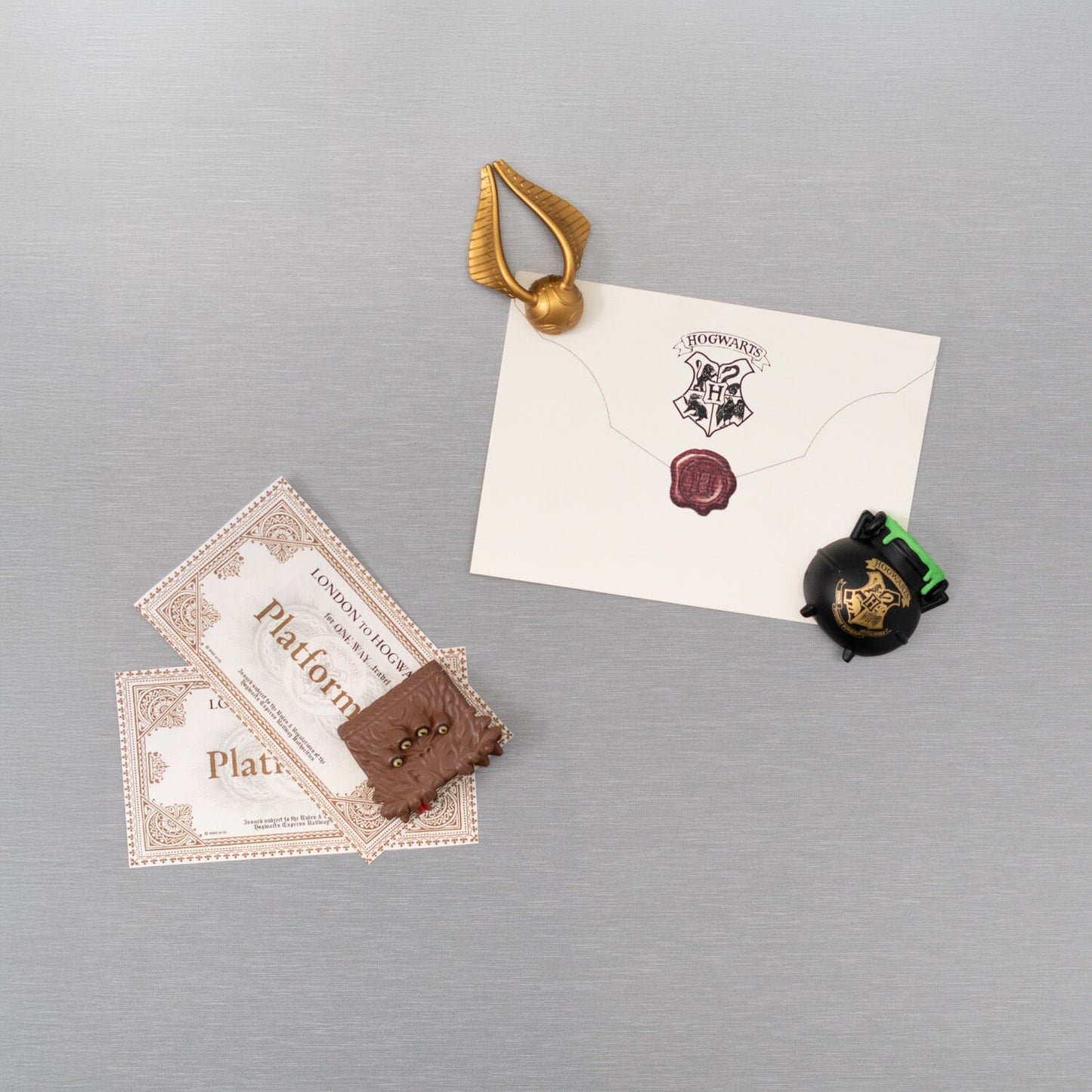 Set De Imanes Harry Potter Caldero, Snitch Y Libro De Los Monstruos