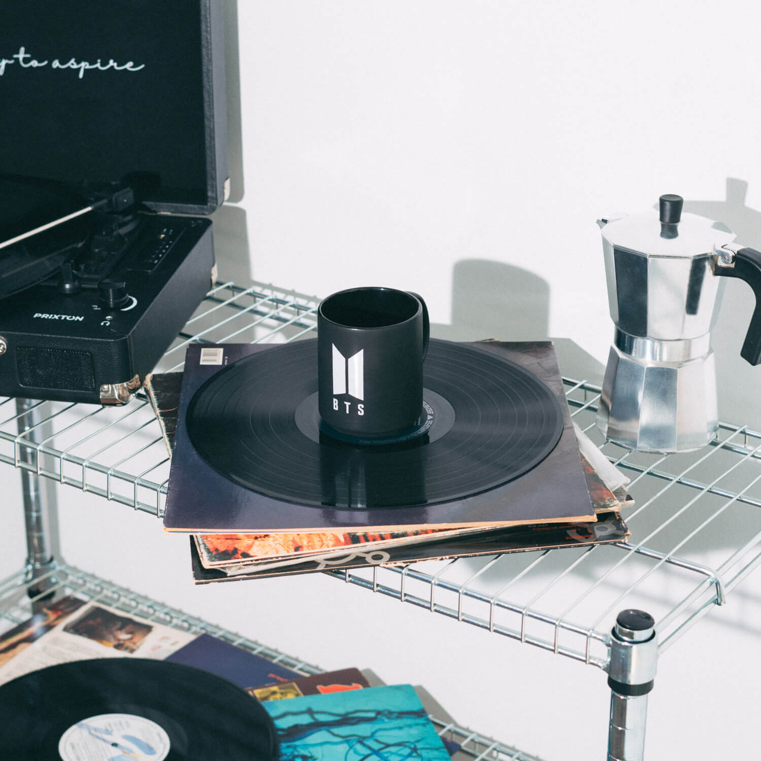 Taza BTS Logo